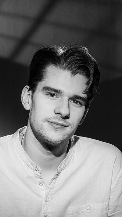 Валерий Отрах