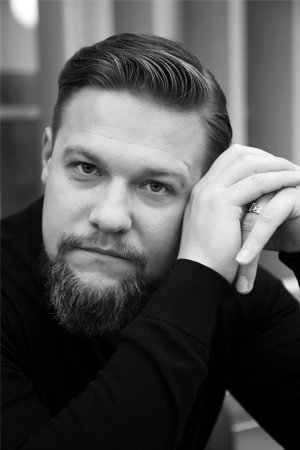 Андрей Серов